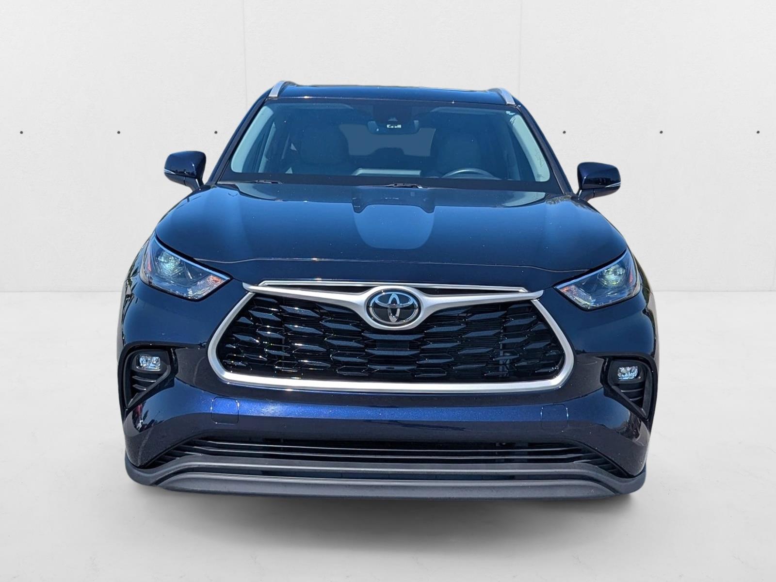 2022 Toyota Highlander XLE photo 2