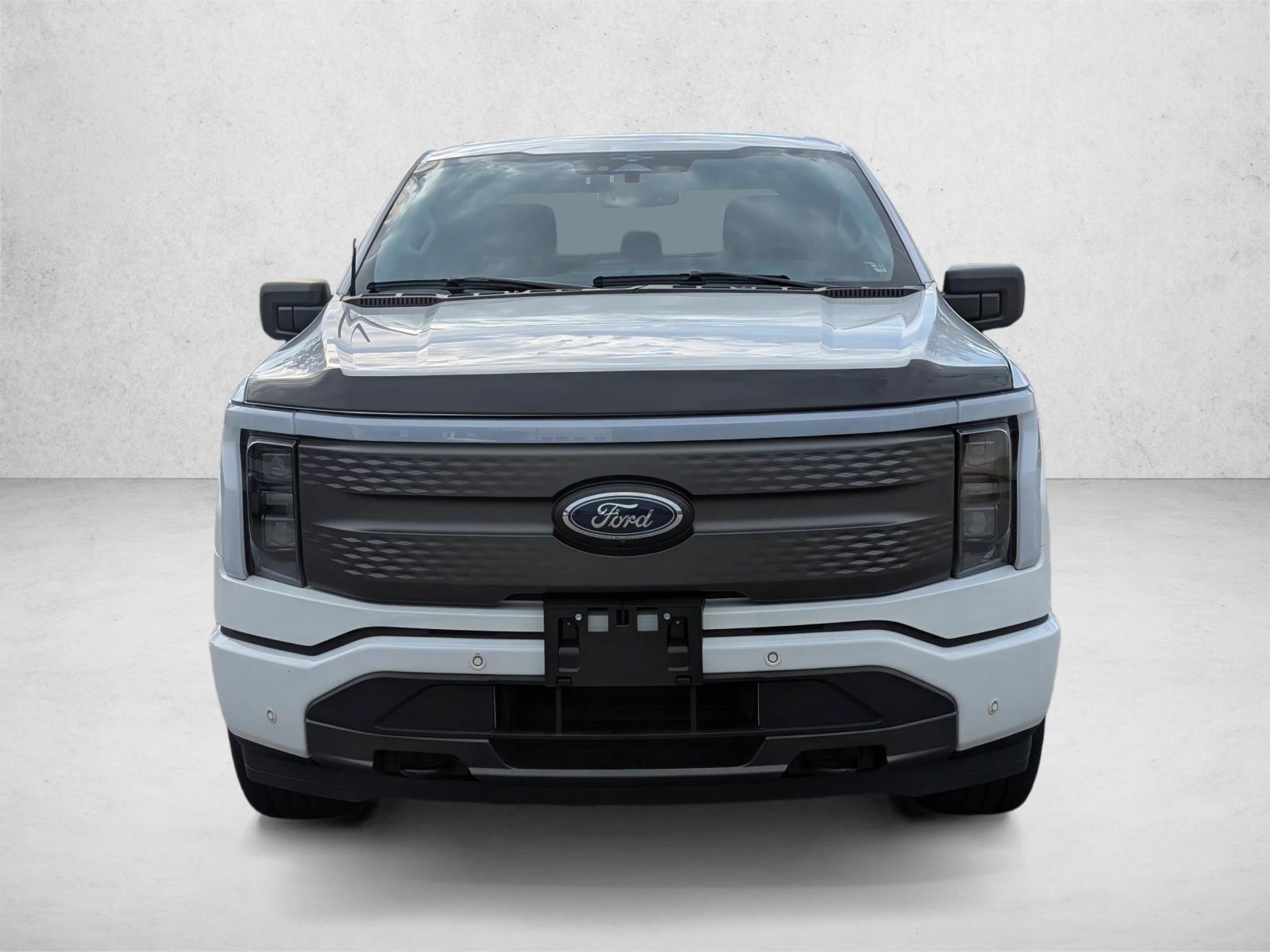 2023 Ford F-150 Lightning XLT photo 2