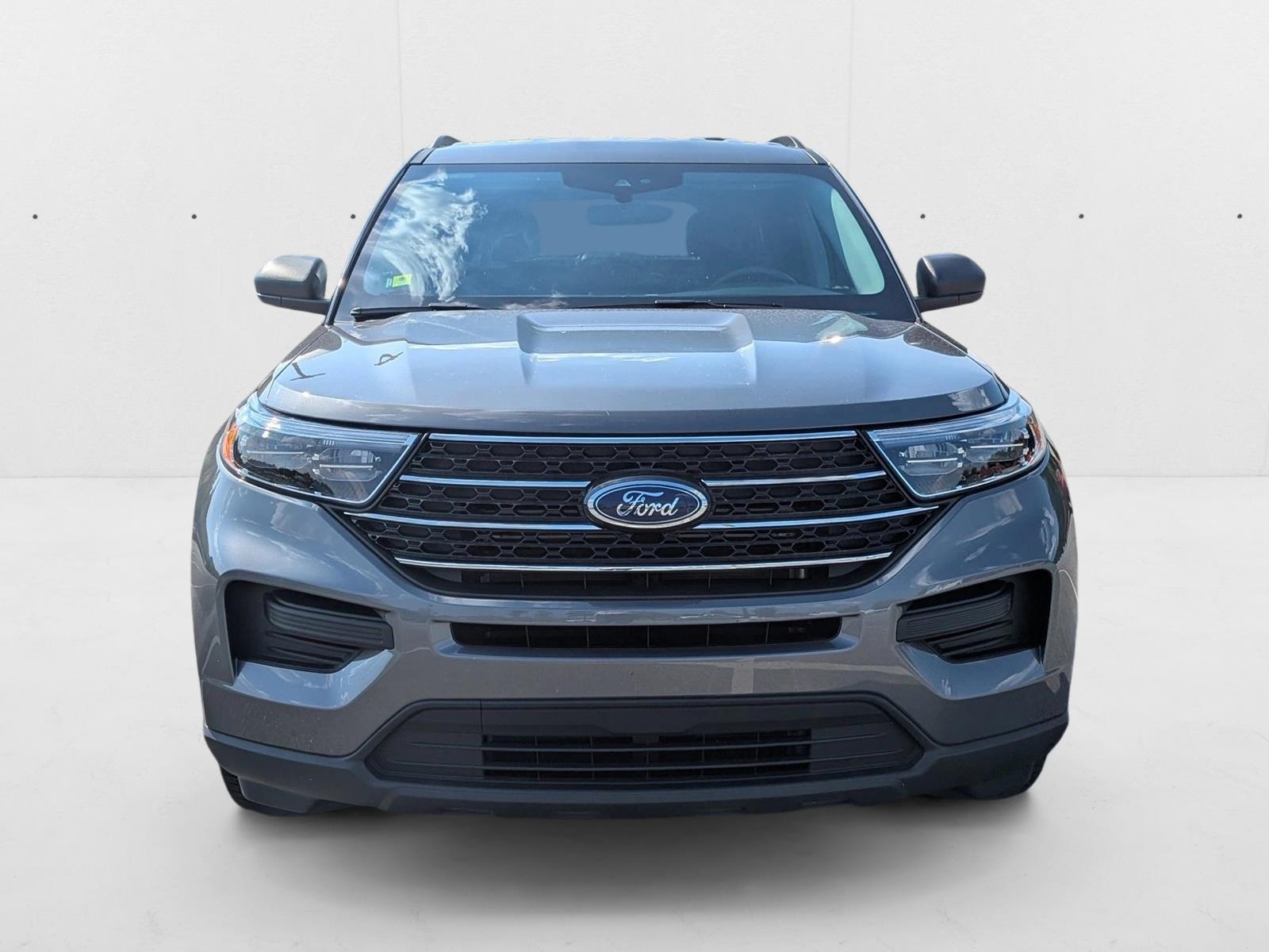 2024 Ford Explorer XLT photo 2