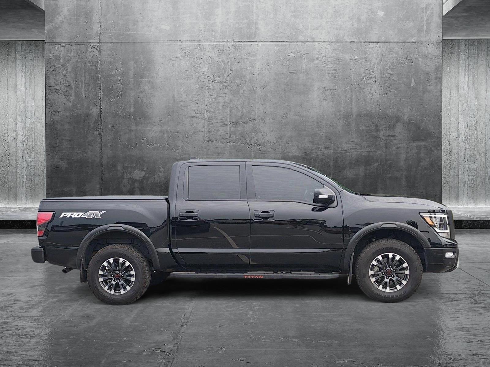 2024 Nissan Titan PRO-4X photo 4