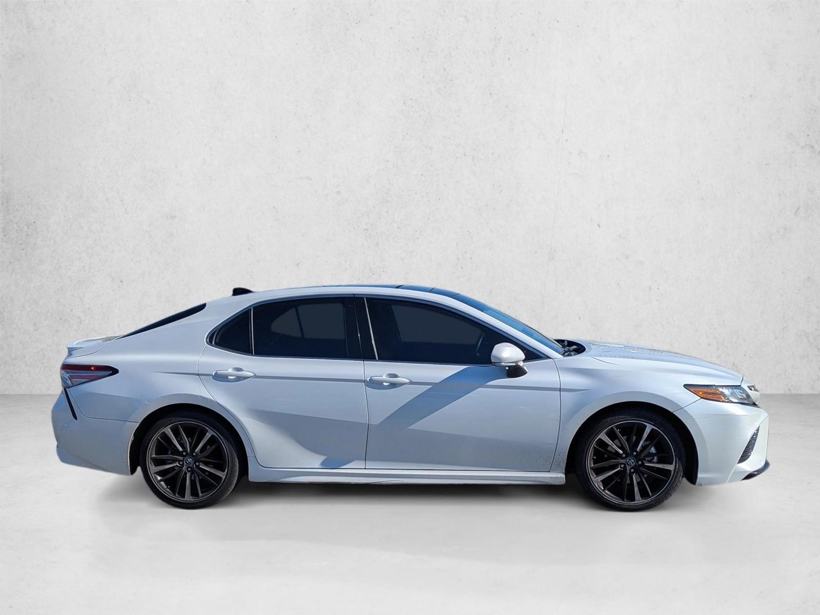 2019 Toyota Camry XSE photo 4
