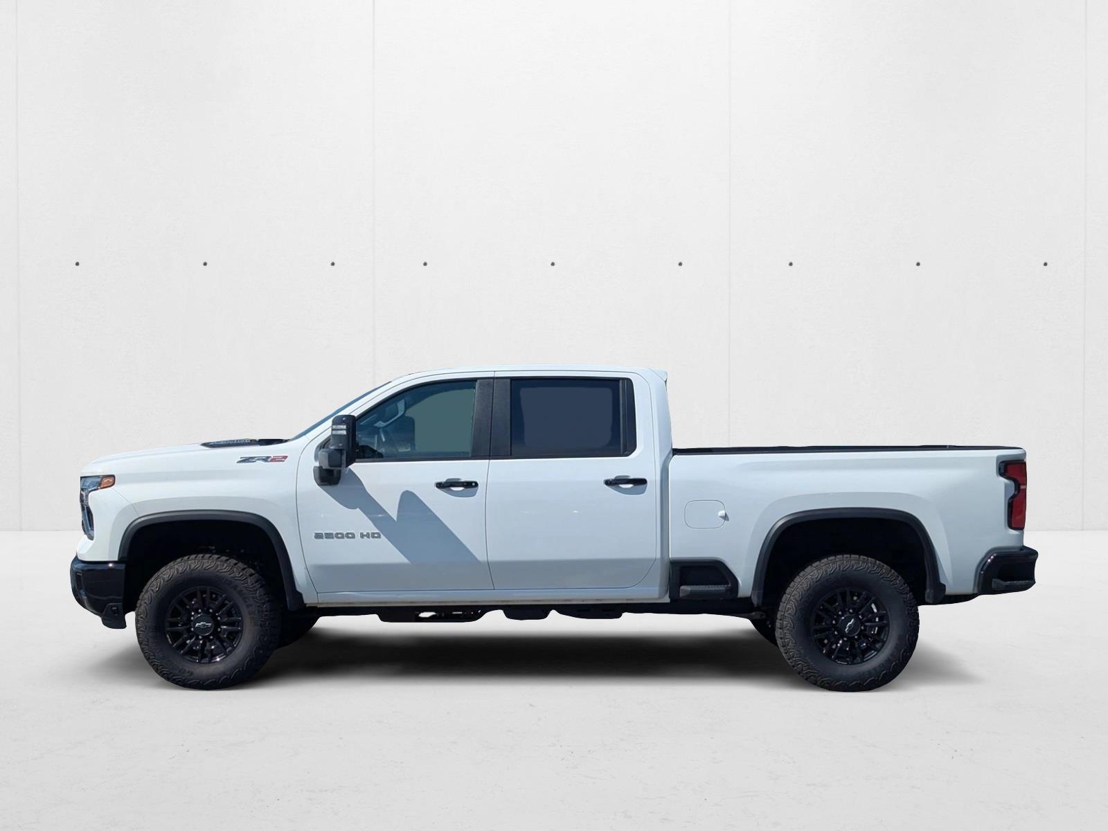 2025 Chevrolet Silverado 2500HD ZR2 photo 3