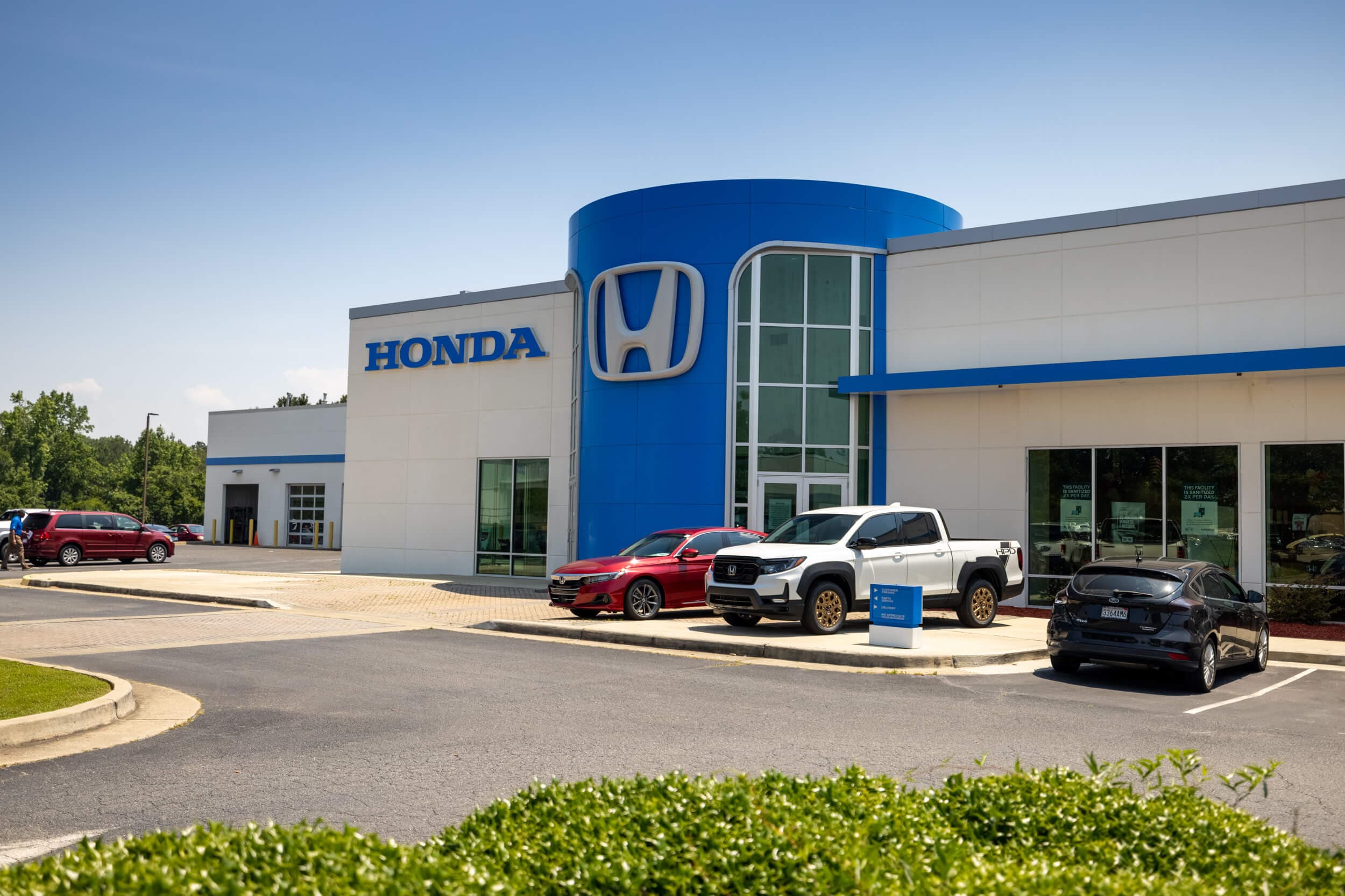 Exterior view of AutoNation Honda Columbus