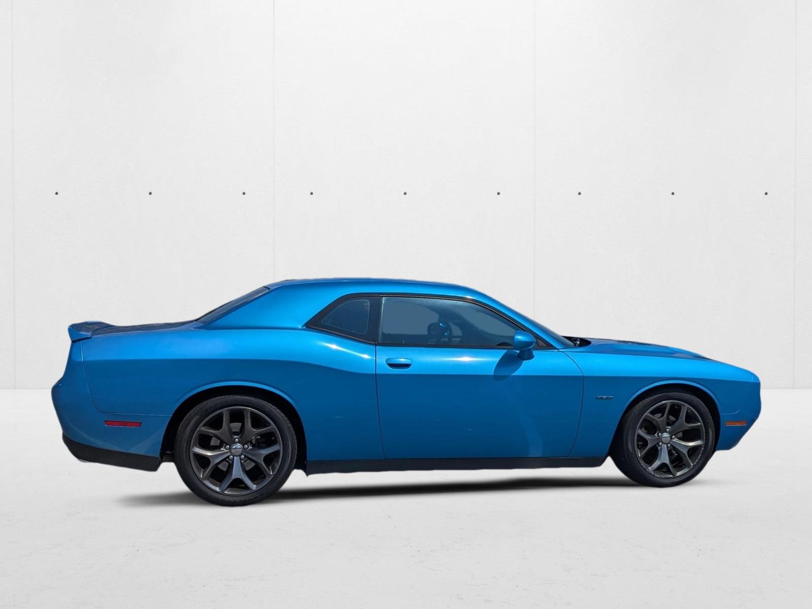 2015 Dodge Challenger SXT photo 4