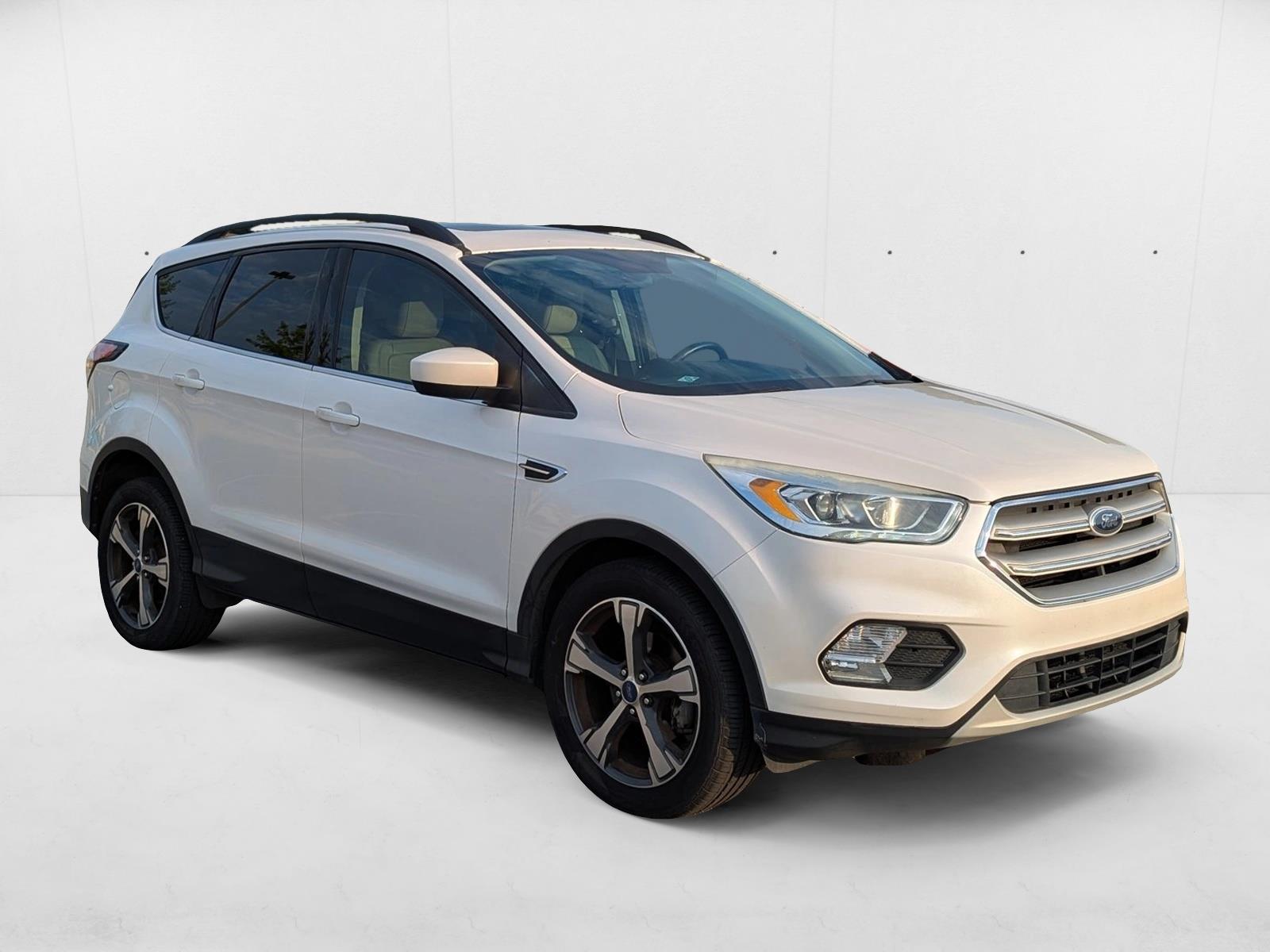 2018 Ford Escape SEL photo 3