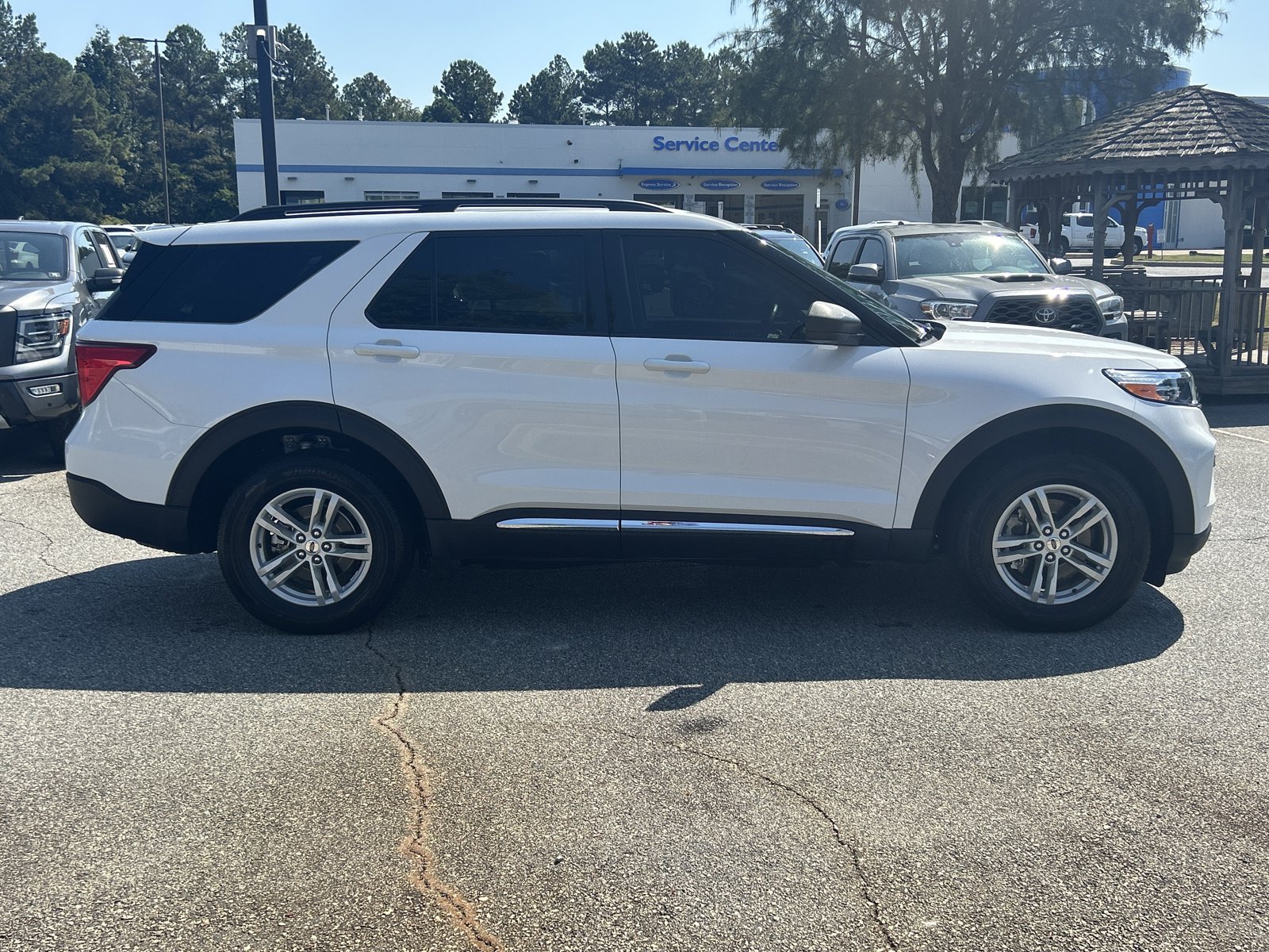 2023 Ford Explorer XLT photo 4