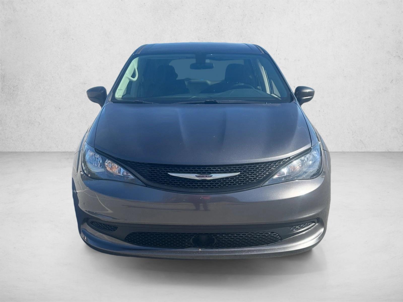 2022 Chrysler Voyager LX photo 2