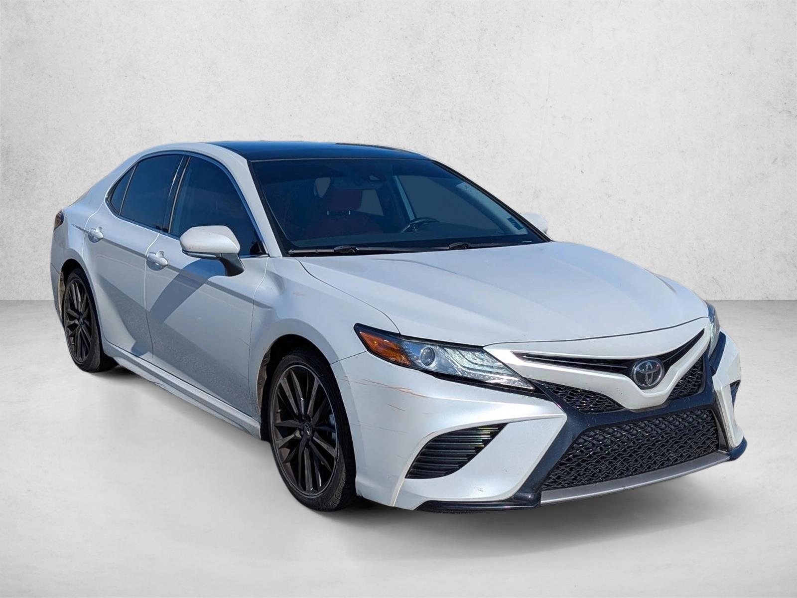 2019 Toyota Camry XSE photo 3