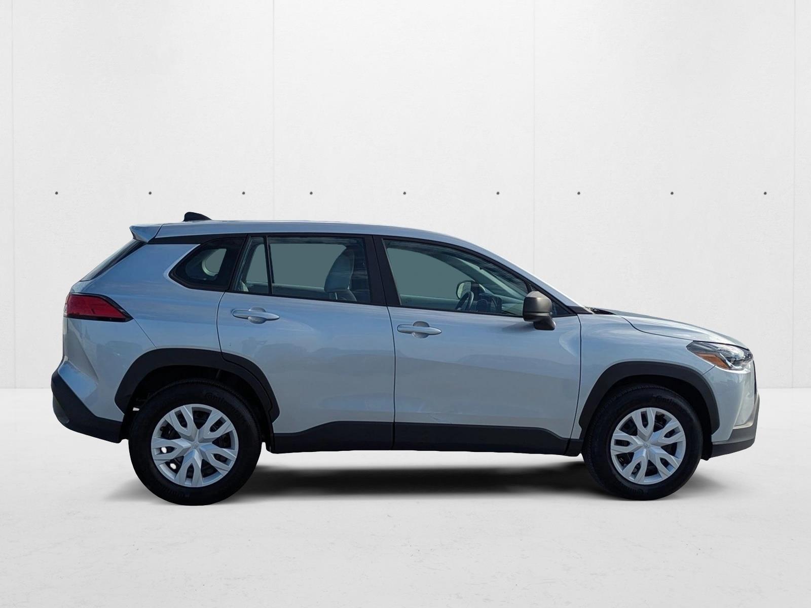 2024 Toyota Corolla Cross L photo 3