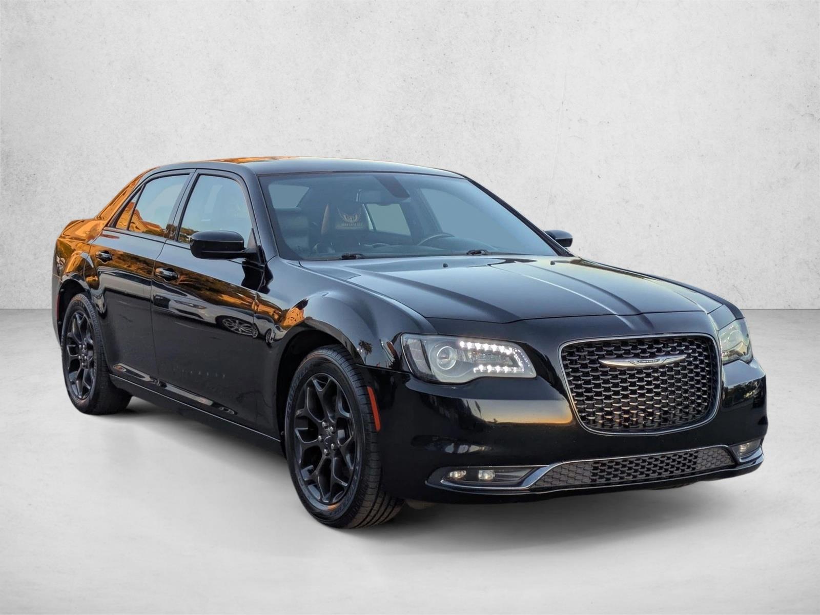 2019 Chrysler 300 photo 3