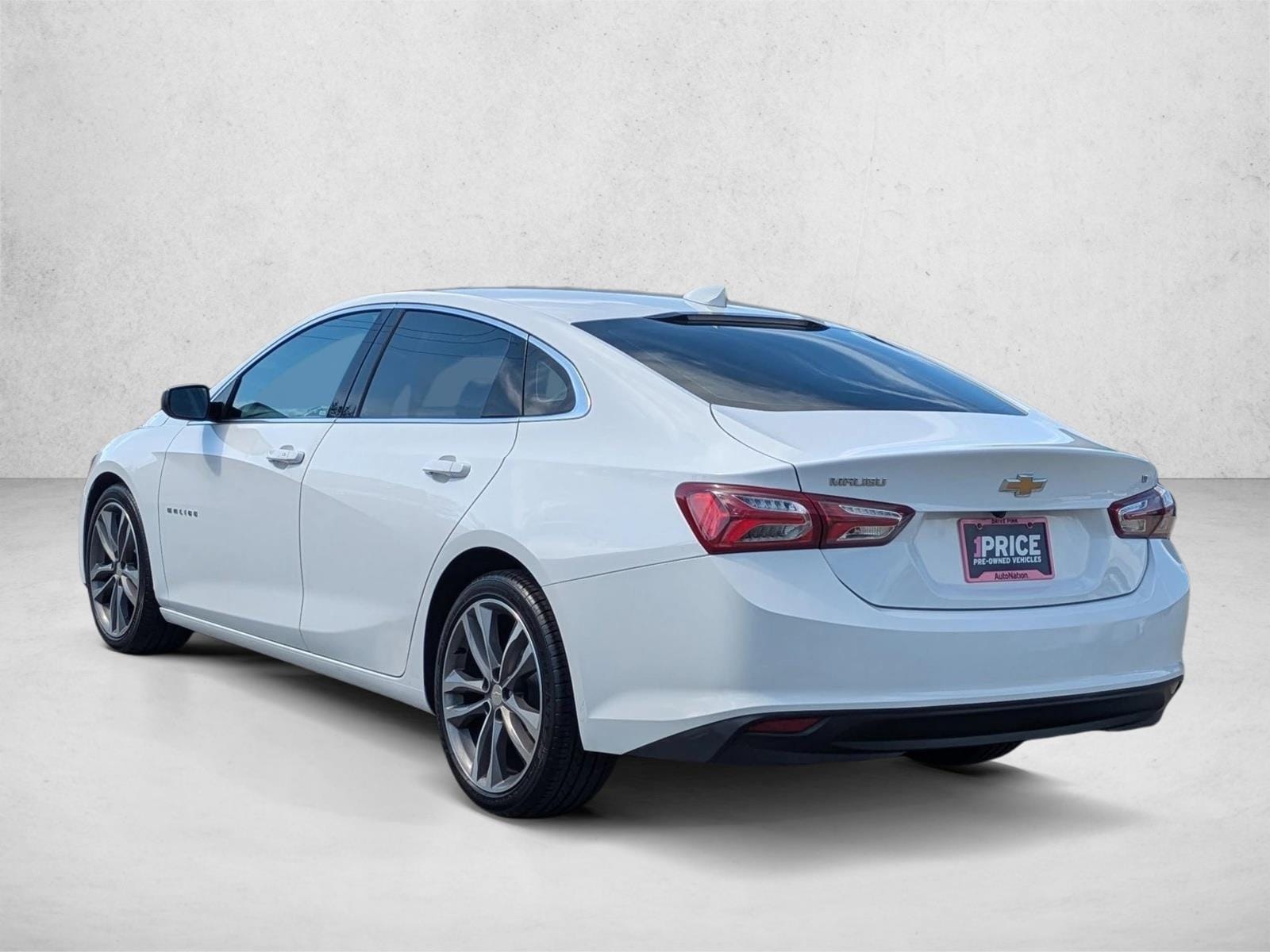 2022 Chevrolet Malibu LT photo 3