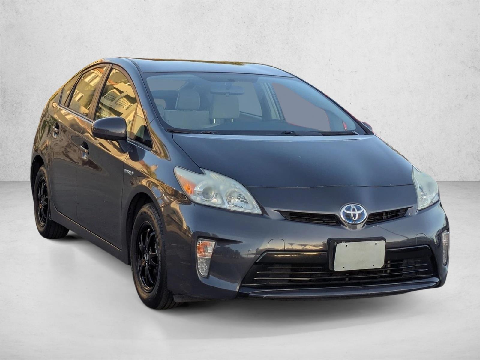 2013 Toyota Prius Two photo 3