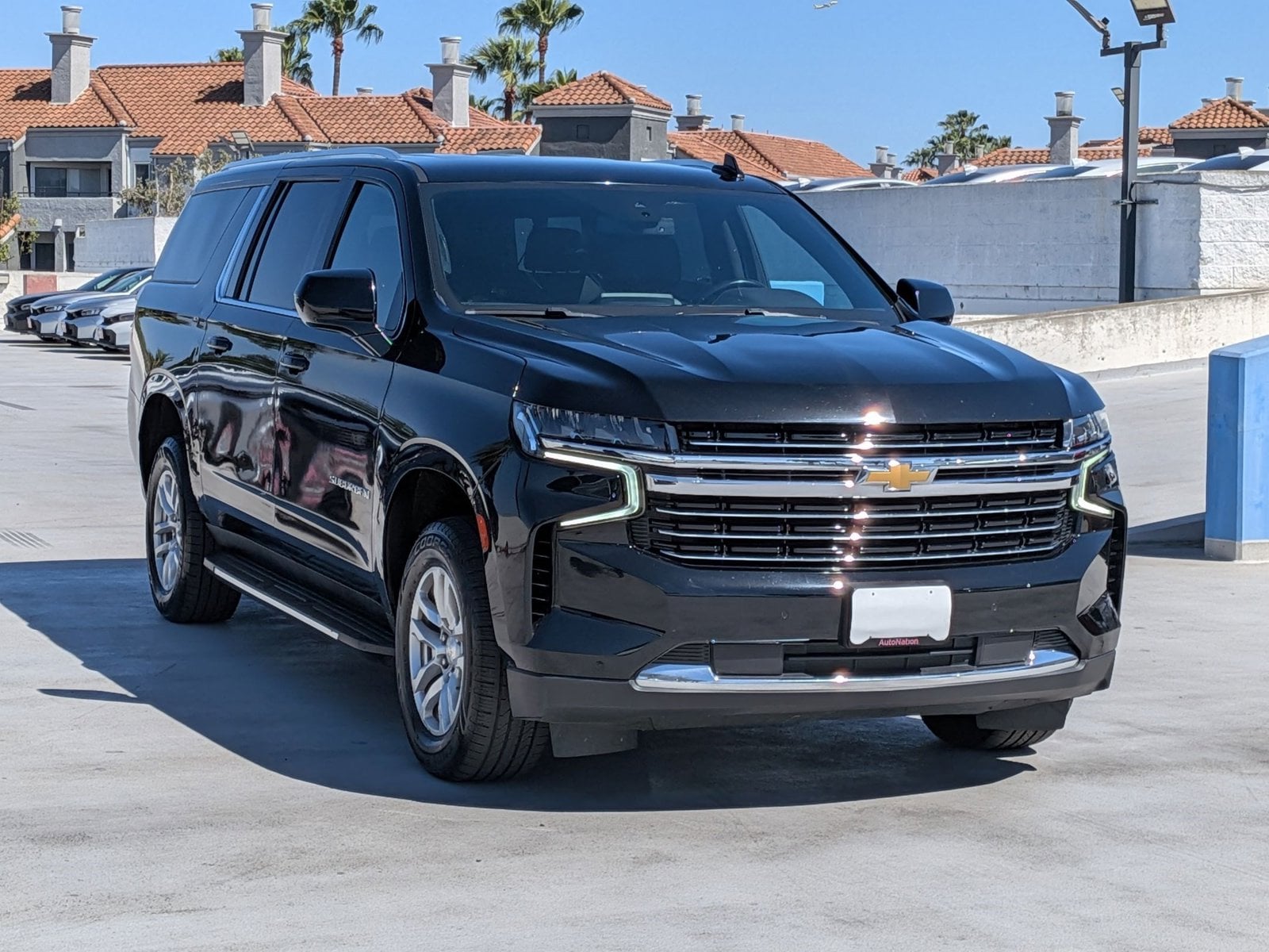 2022 Chevrolet Suburban LT photo 3