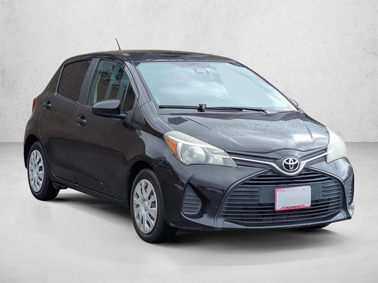 2017 Toyota Yaris 5-Door L photo 3