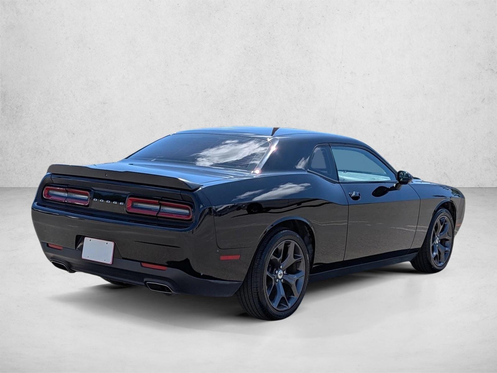 2017 Dodge Challenger SXT photo 4