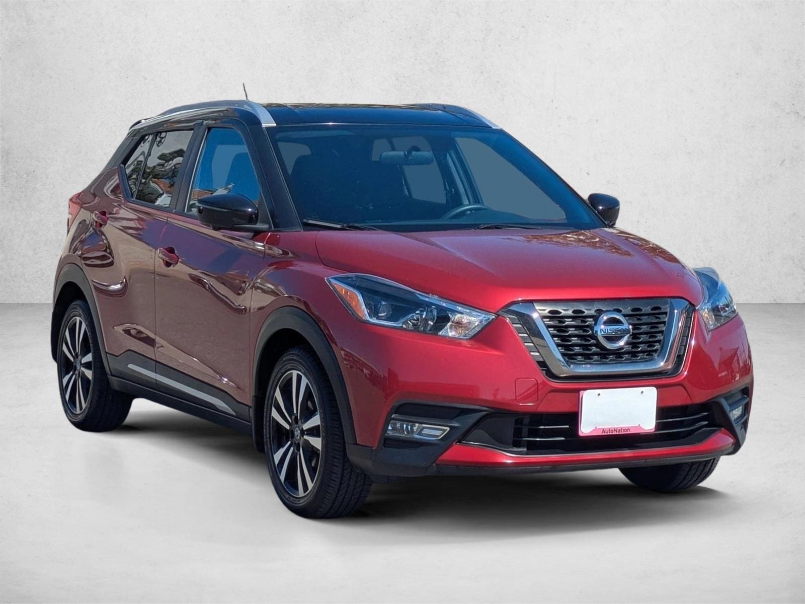 2018 Nissan Kicks SR photo 2
