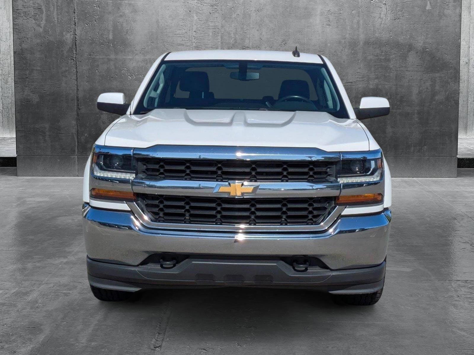 Used 2018 Chevrolet Silverado 1500 LT with VIN 3GCUKREC5JG191012 for sale in Costa Mesa, CA