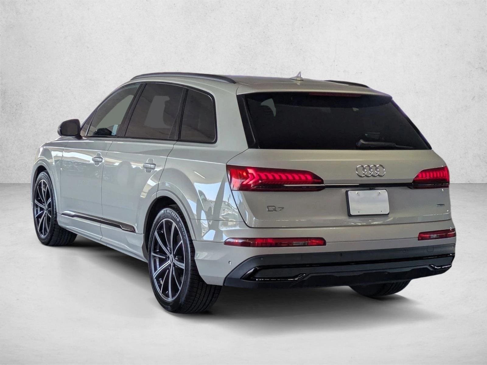2022 Audi Q7 55 Premium photo 3