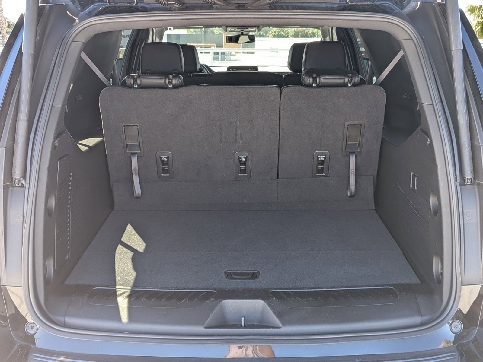 2022 Chevrolet Suburban LT photo 6