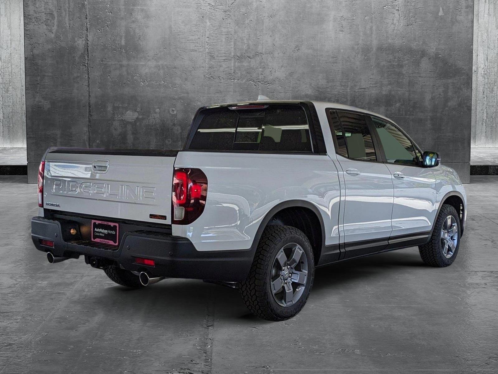 2025 Honda Ridgeline TrailSport photo 2