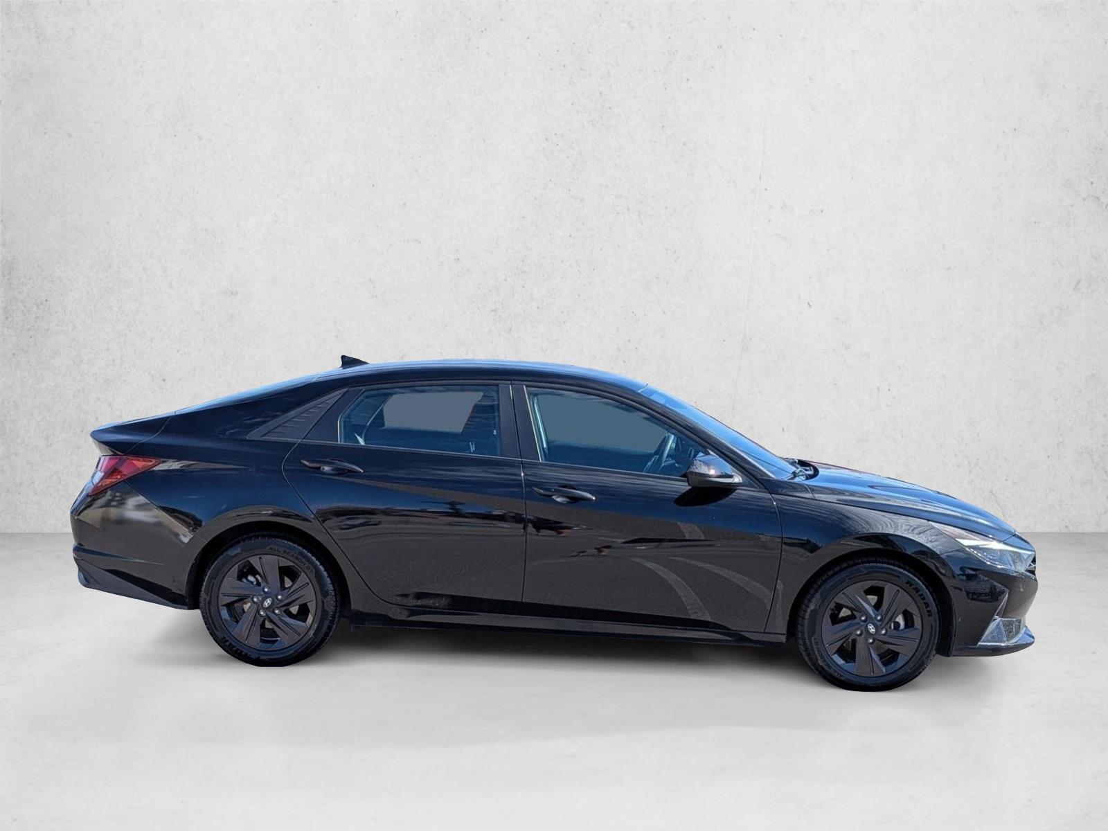 2021 Hyundai Elantra SEL photo 4