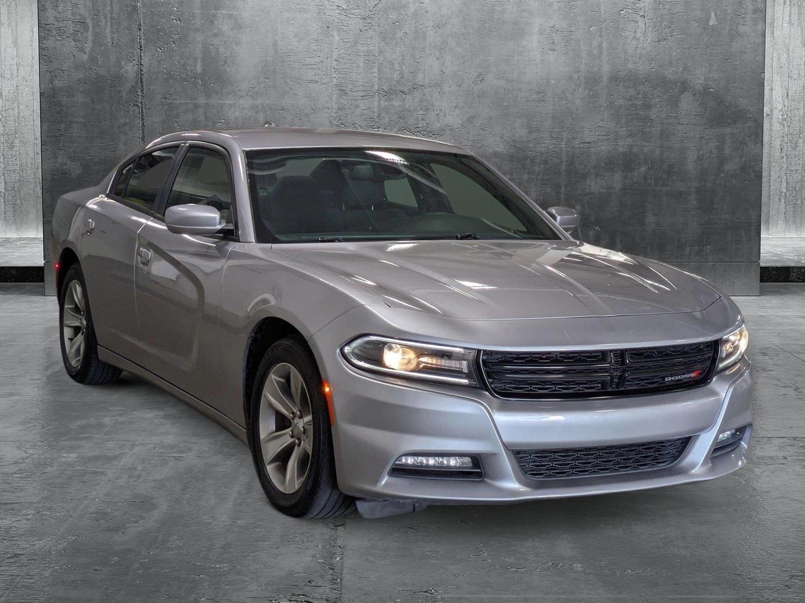 2016 Dodge Charger SXT photo 3