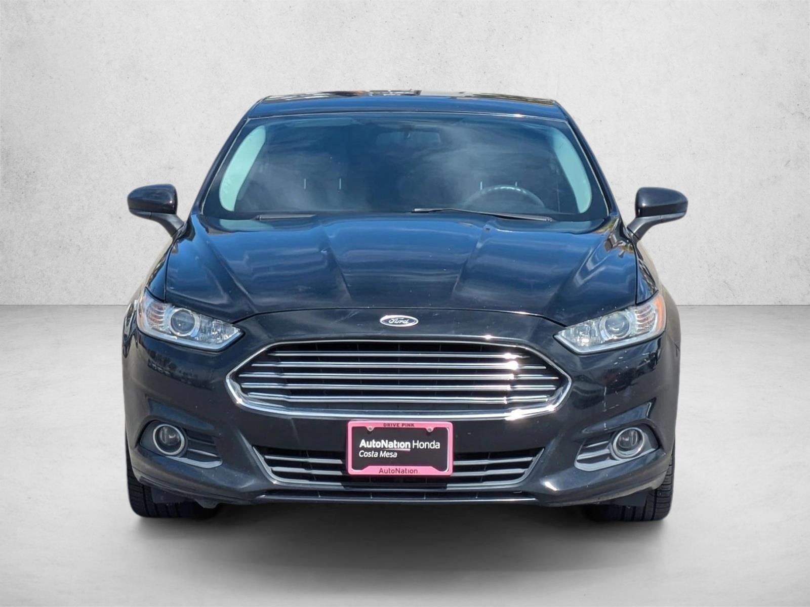 2016 Ford Fusion S photo 2
