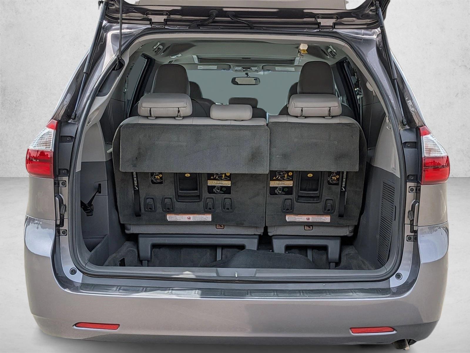 2015 Toyota Sienna XLE photo 5