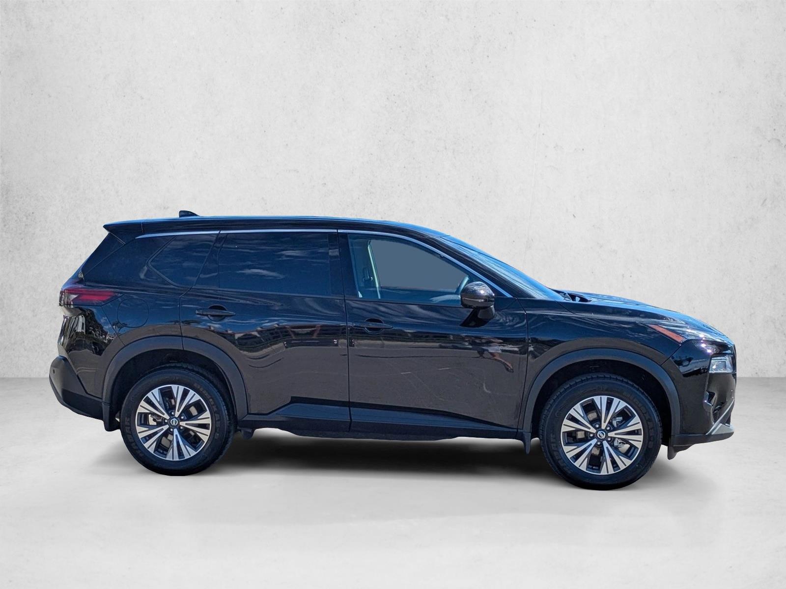 2021 Nissan Rogue SV photo 4