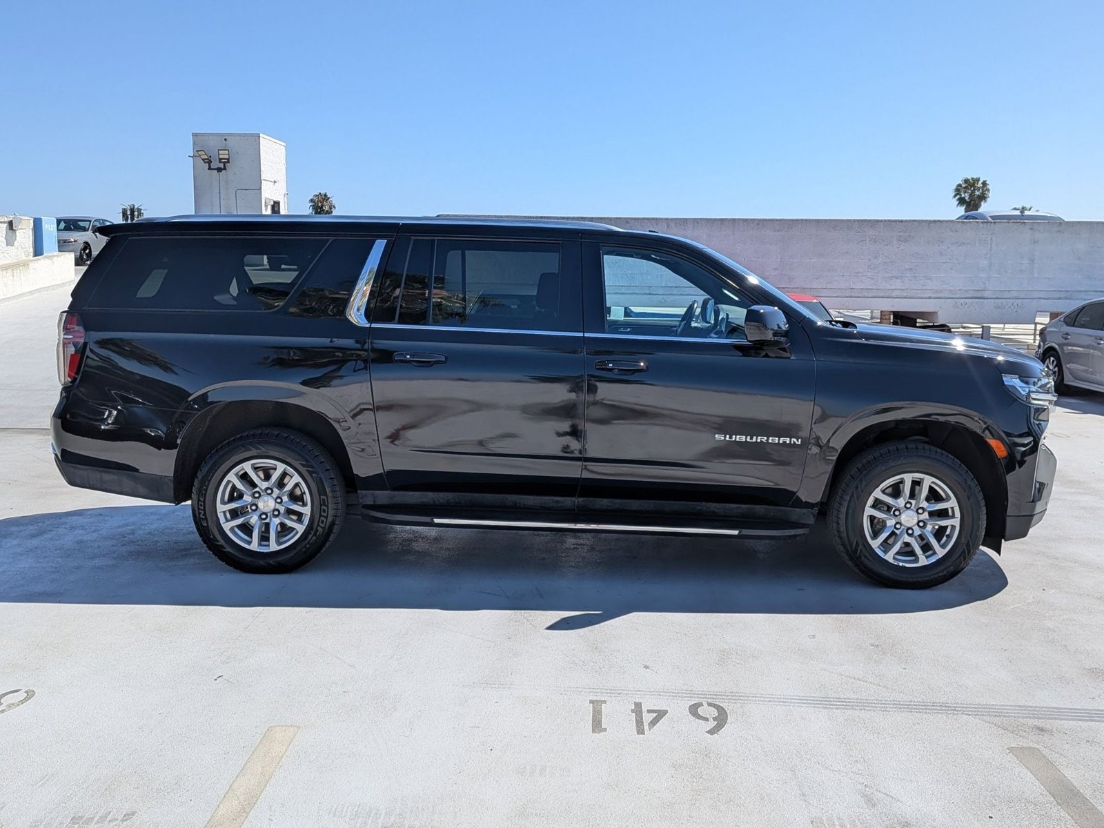 2022 Chevrolet Suburban LT photo 4