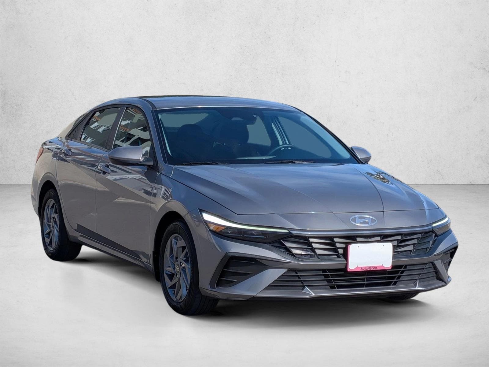 2024 Hyundai Elantra SEL photo 2