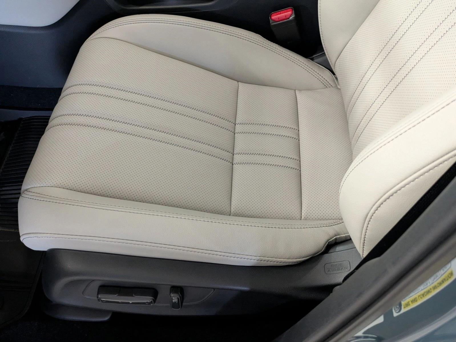 2026 Honda HR-V EX-L photo 4