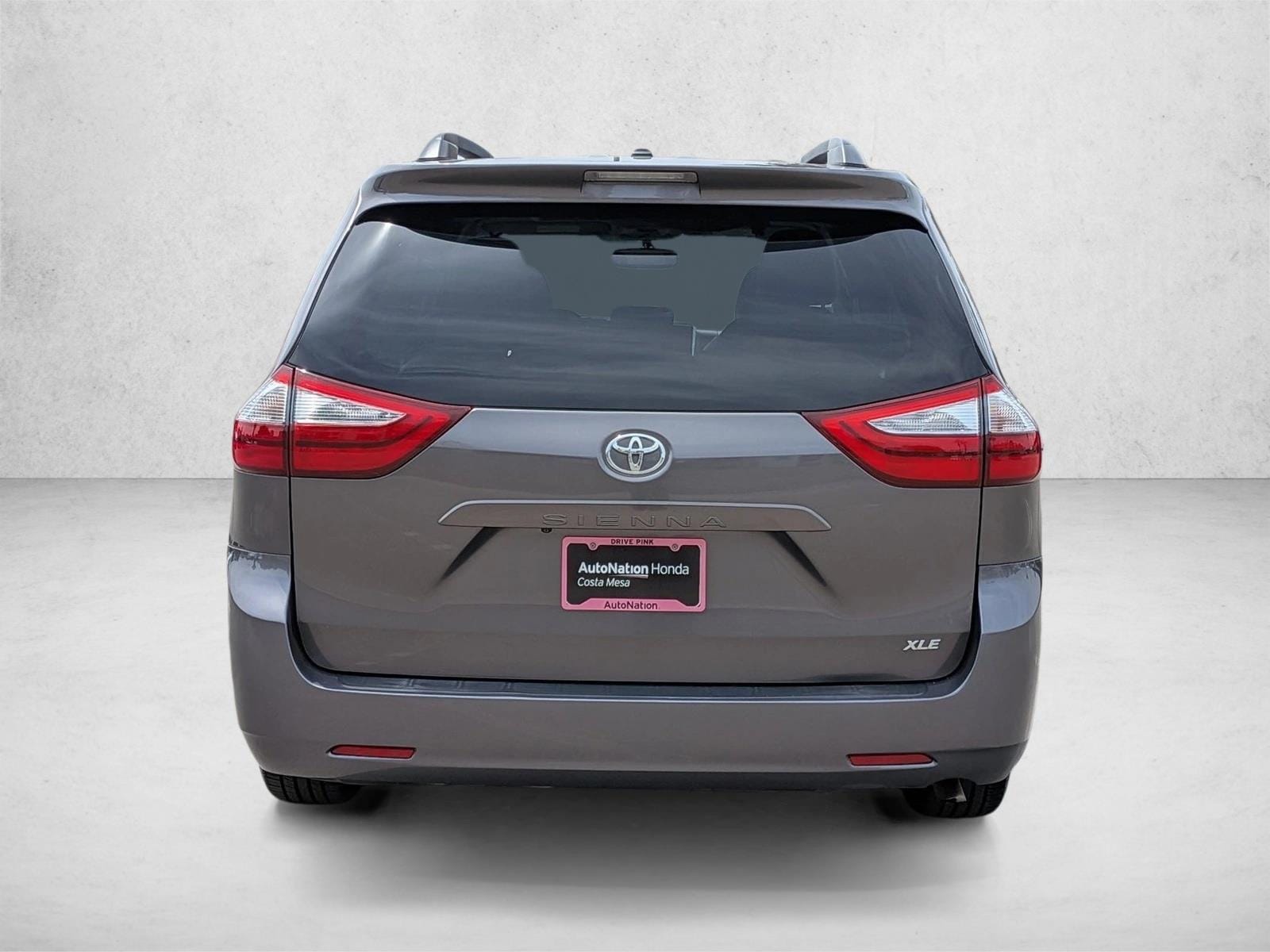 2015 Toyota Sienna XLE photo 6