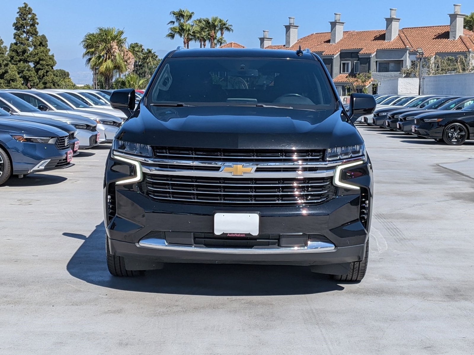 2022 Chevrolet Suburban LT photo 2