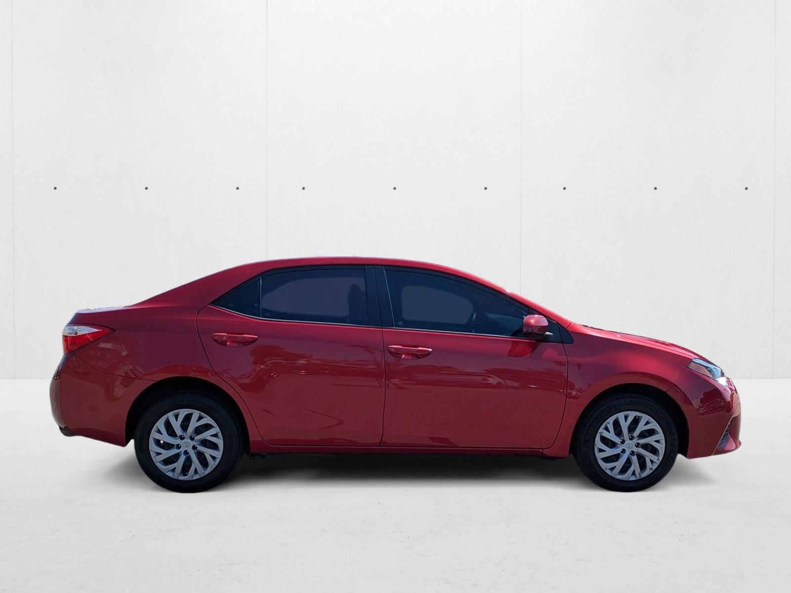 2016 Toyota Corolla LE photo 4