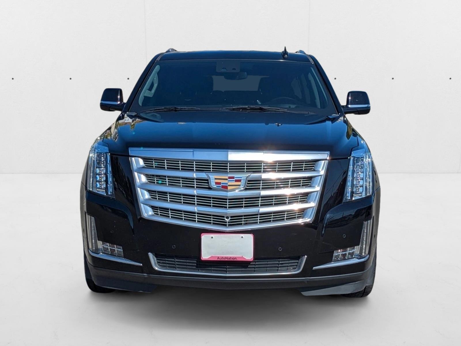 2020 Cadillac Escalade ESV Luxury photo 2