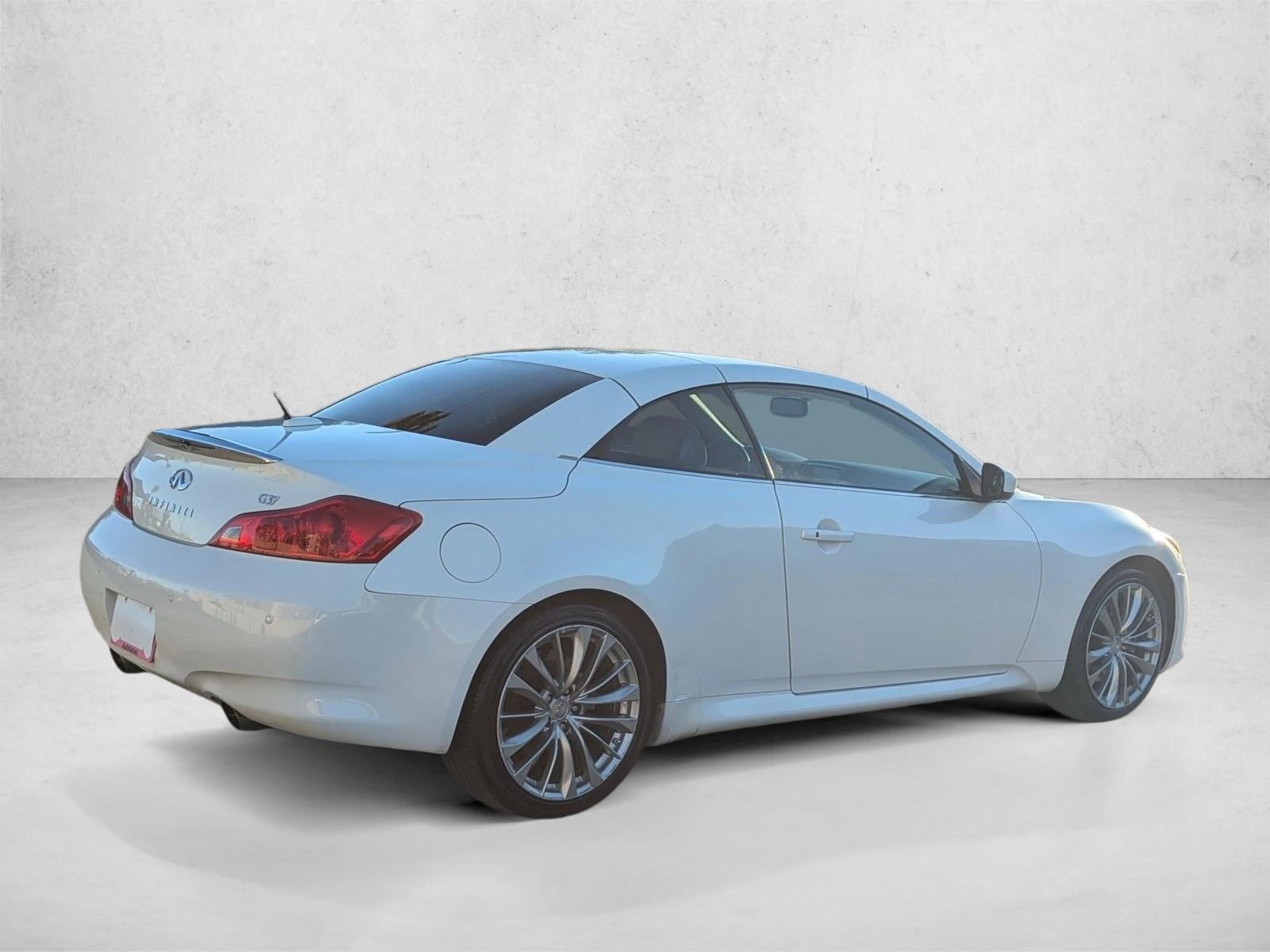 2011 INFINITI G37 Base photo 5