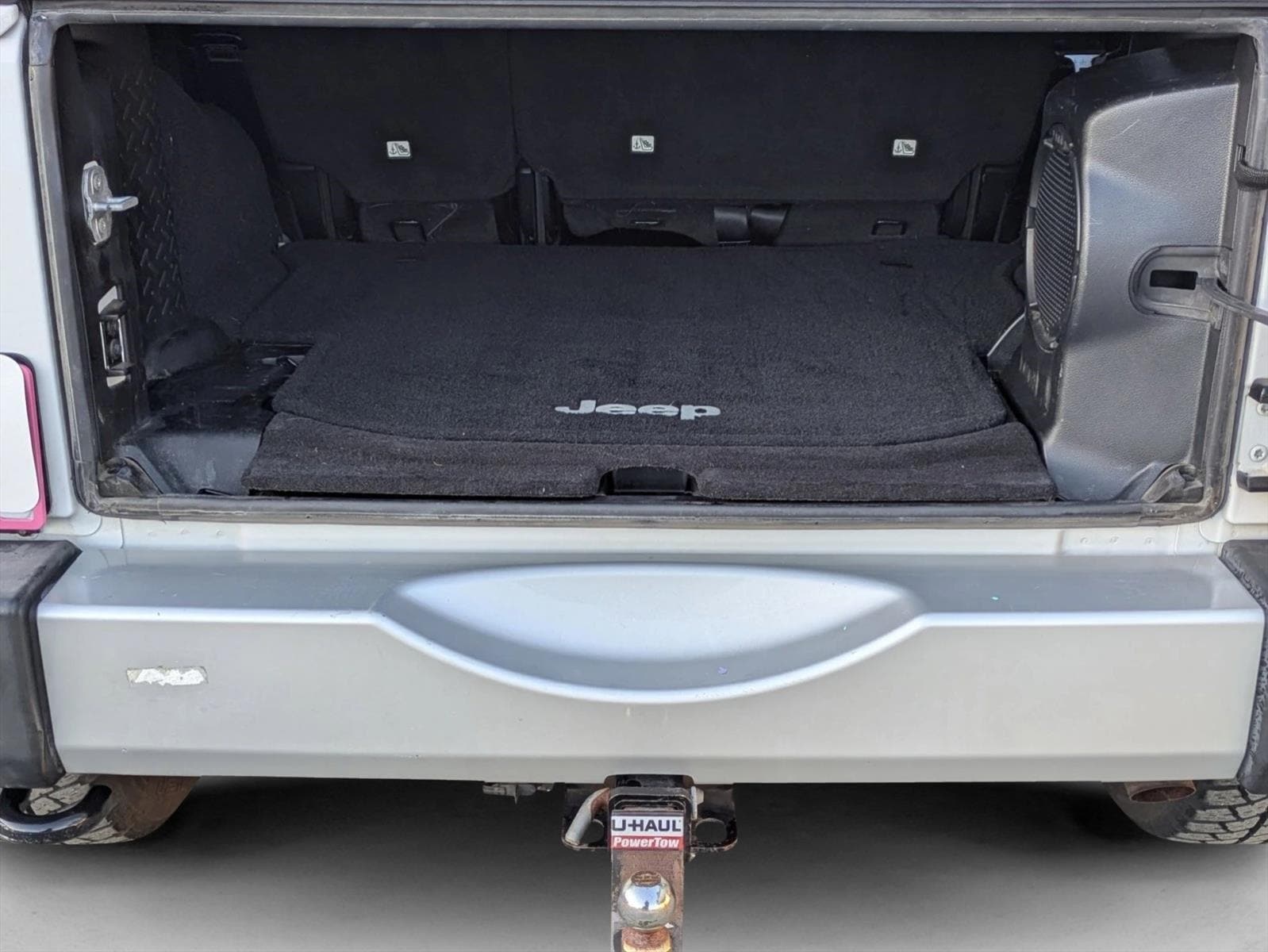 2012 Jeep Wrangler Unlimited Sahara photo 6