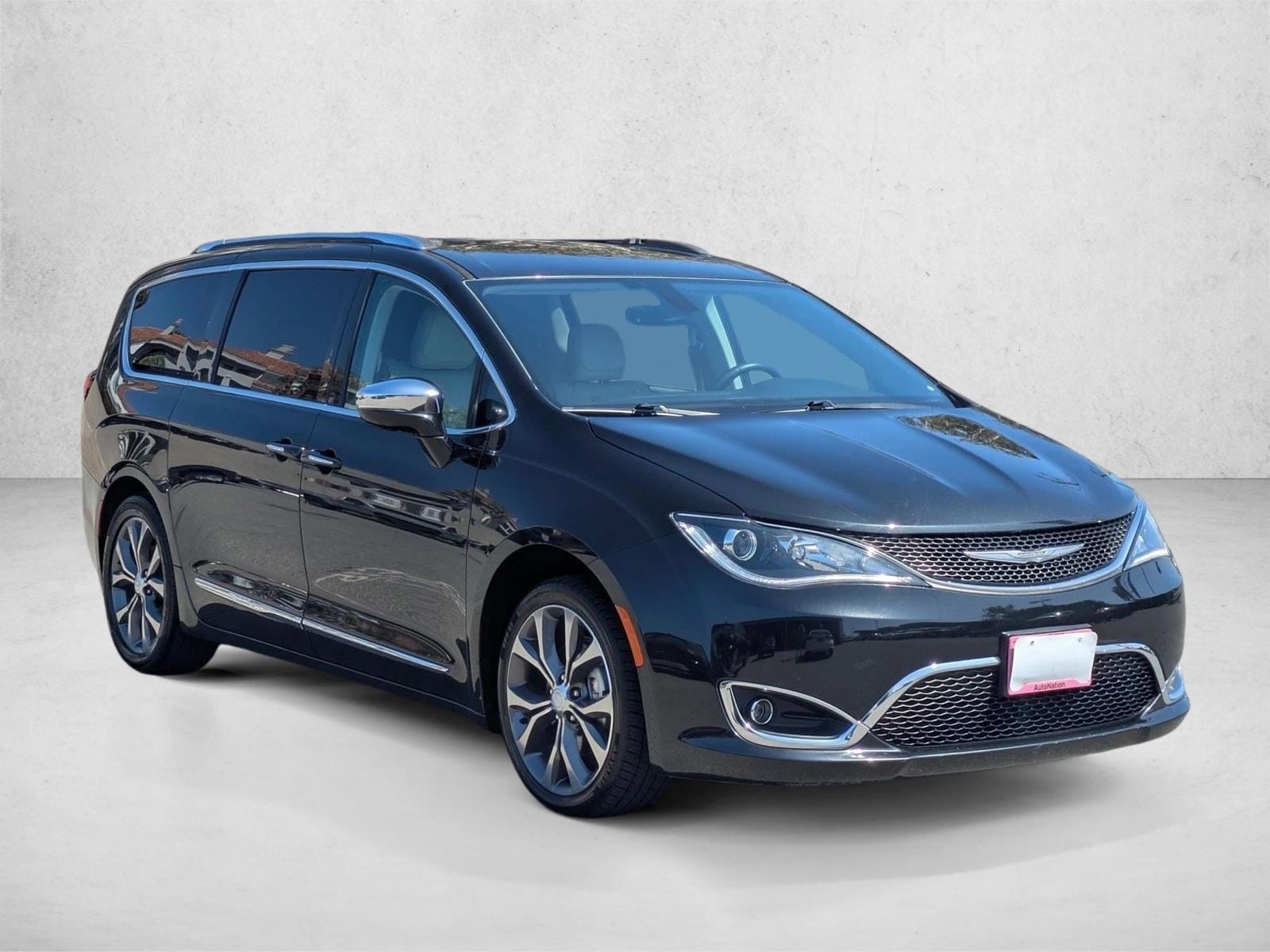 2017 Chrysler Pacifica Limited photo 2