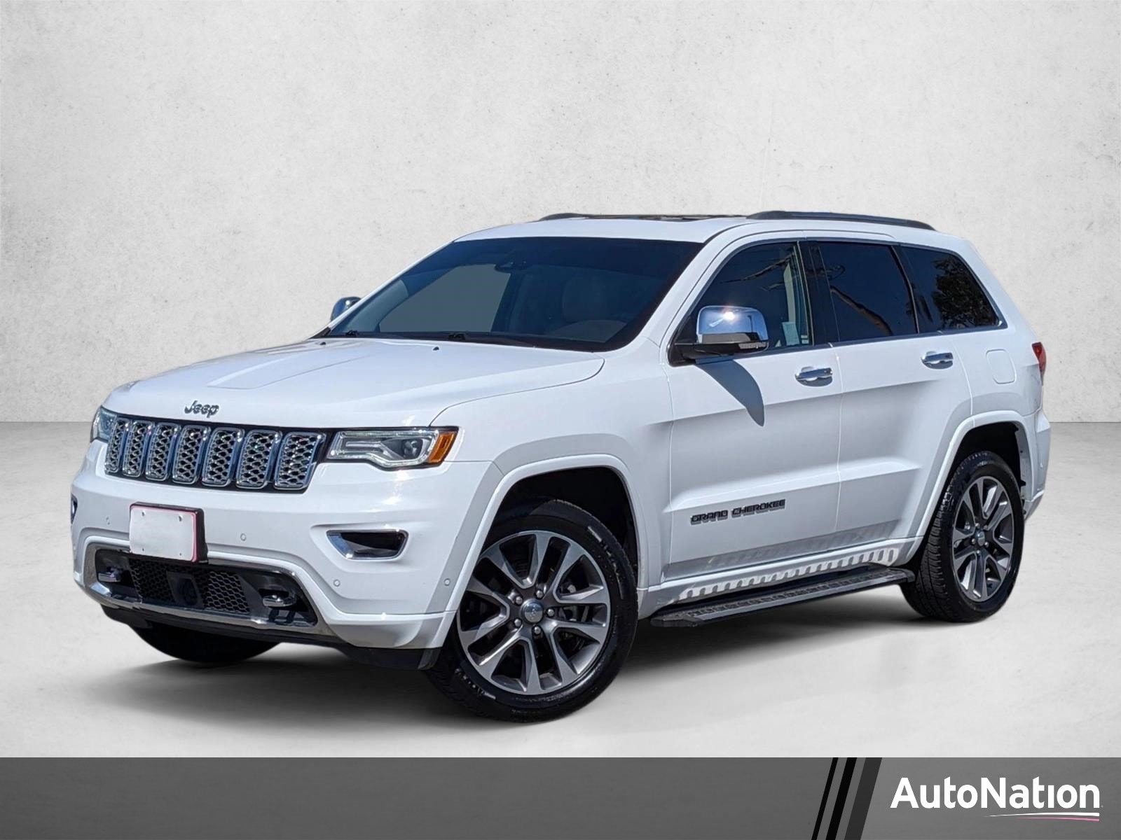 2017 Jeep Grand Cherokee Overland 4WD's photo