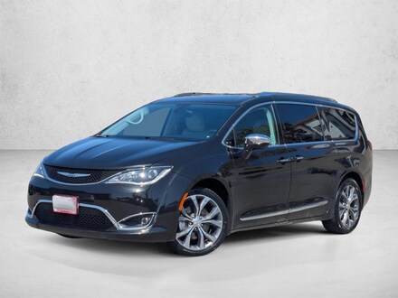 2017 Chrysler Pacifica Limited Van