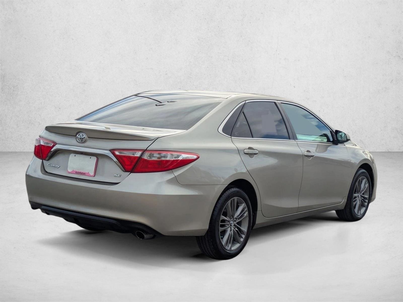 2015 Toyota Camry SE photo 5