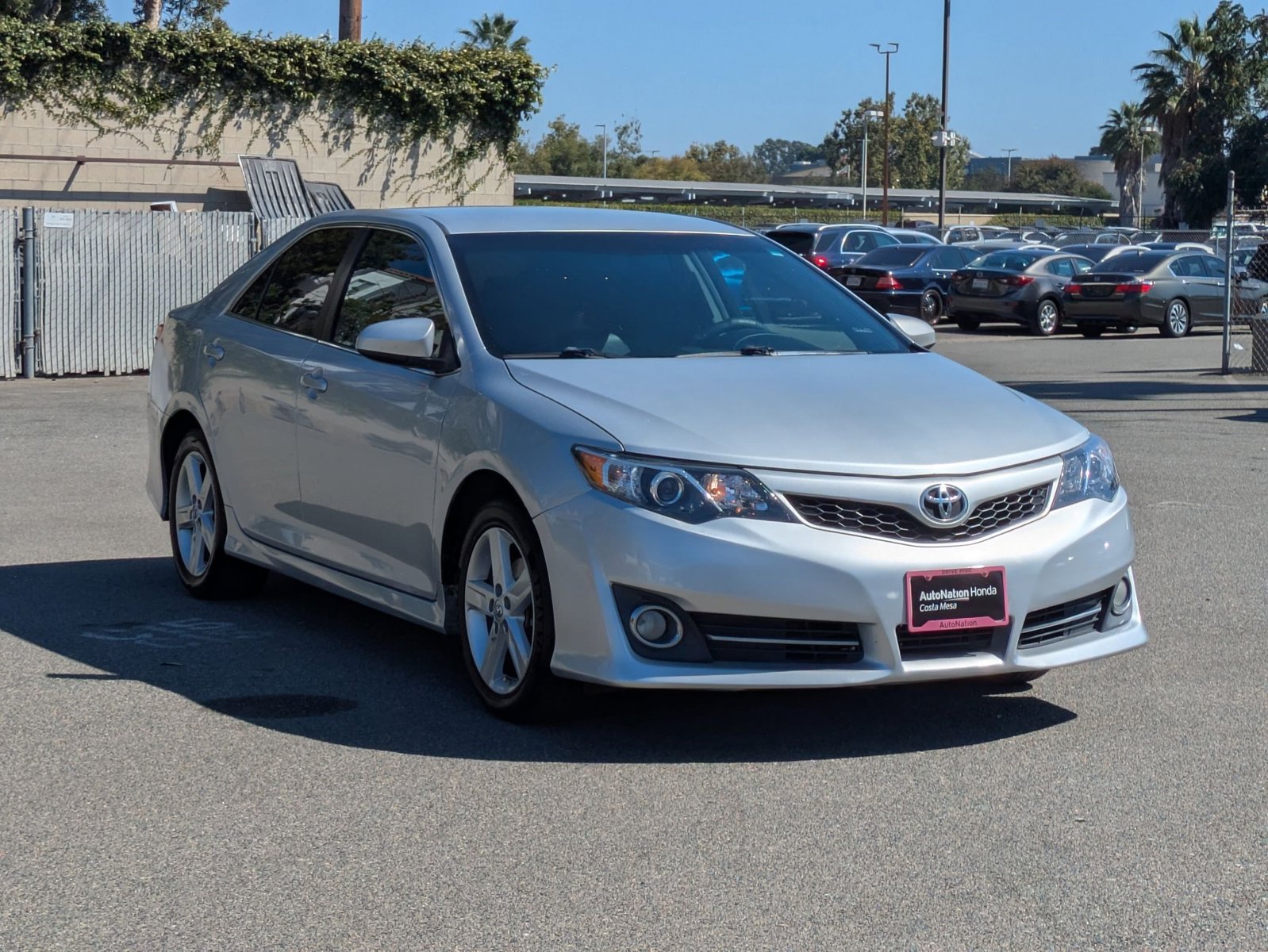 2014 Toyota Camry SE photo 3