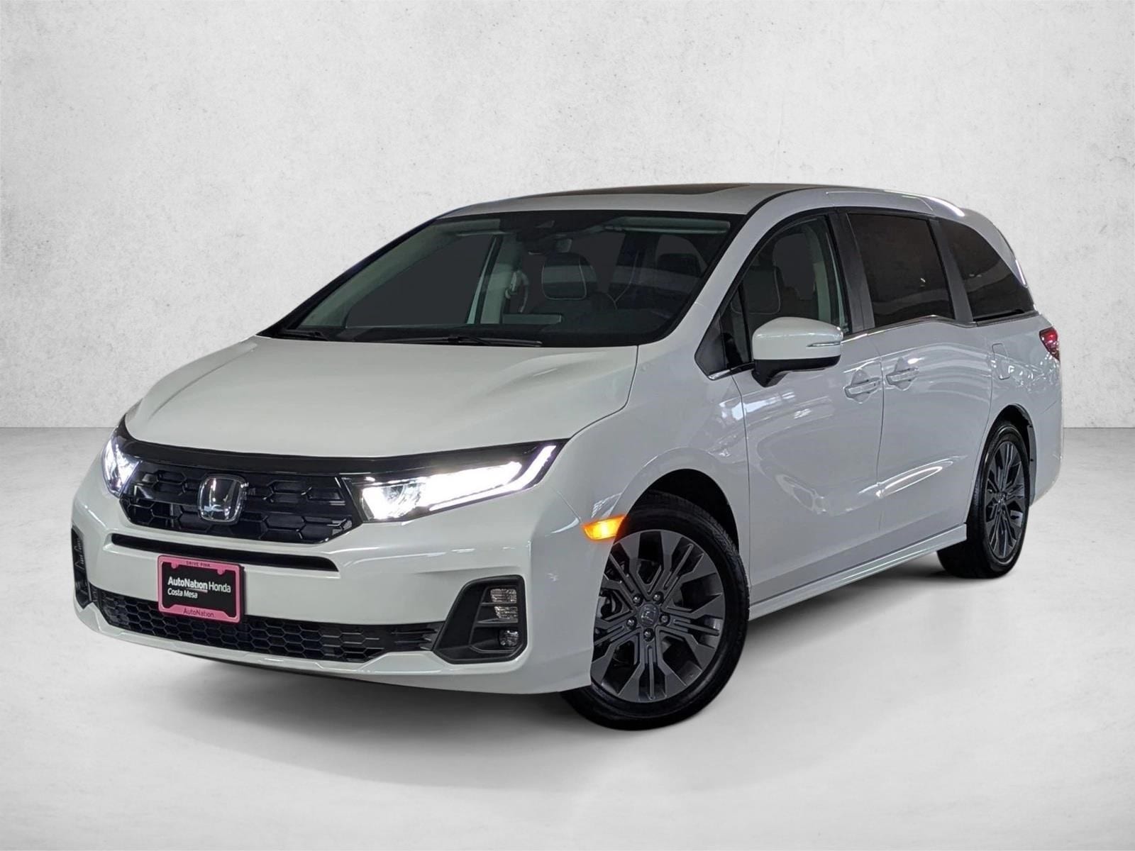 2026 Honda Odyssey Touring's photo