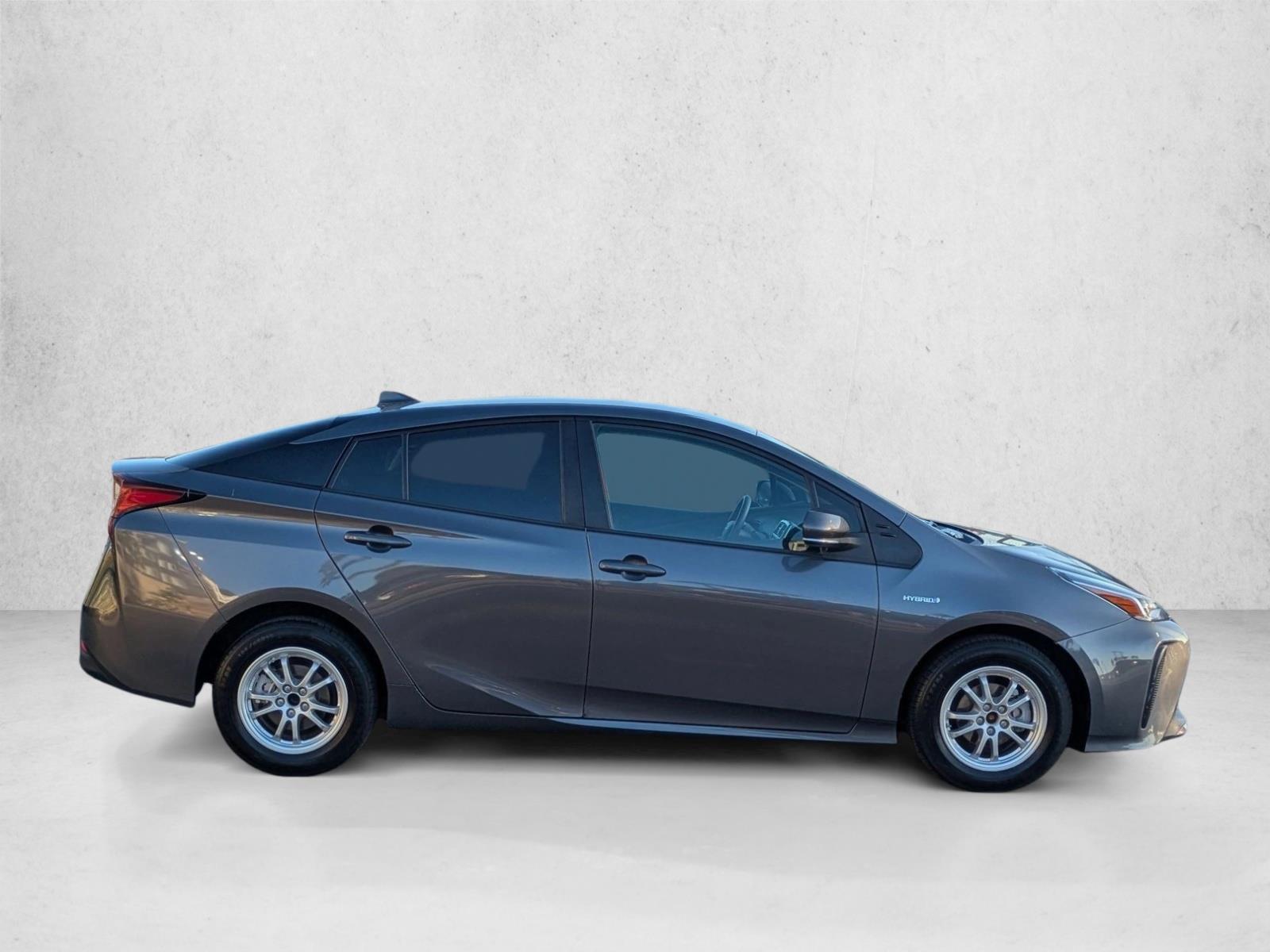 2019 Toyota Prius L photo 4
