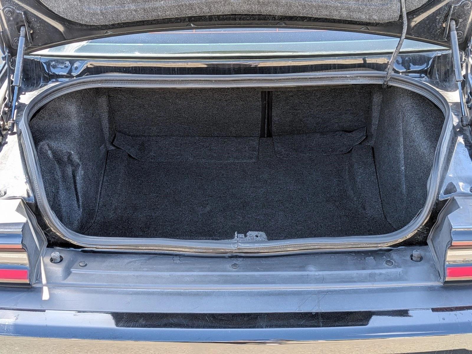 2017 Dodge Challenger SXT photo 5