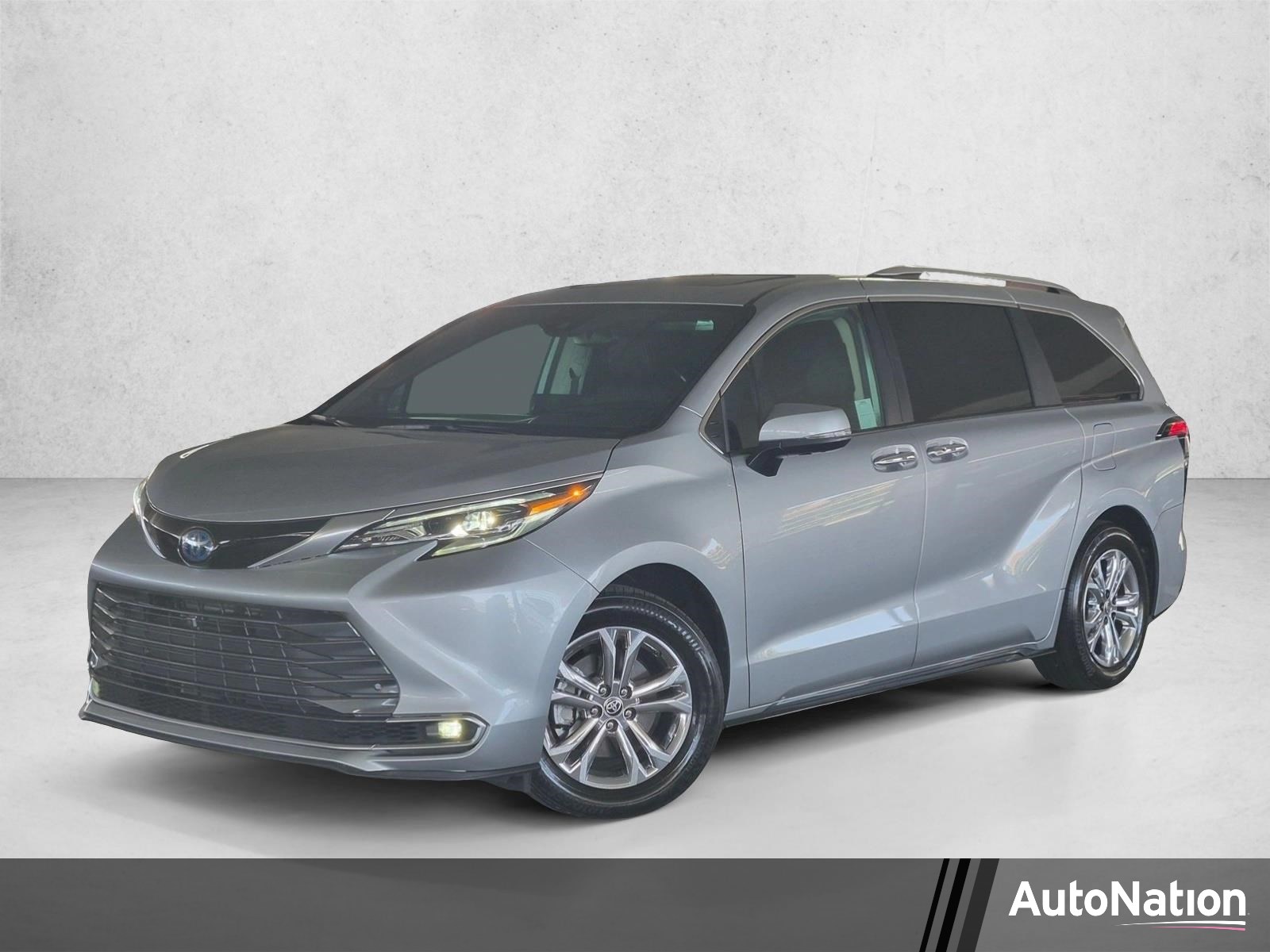 2024 Toyota Sienna Platinum 7 Passenger — photo 1 of 24