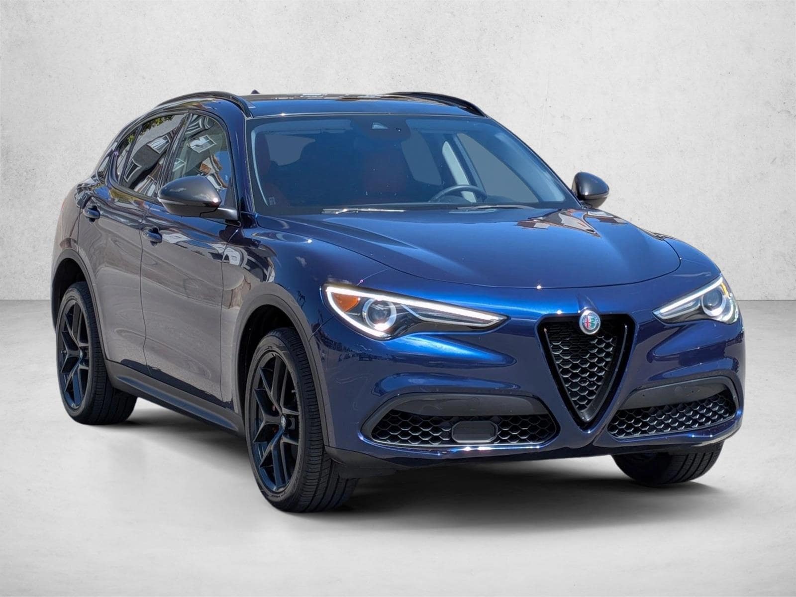 2020 Alfa Romeo Stelvio photo 2