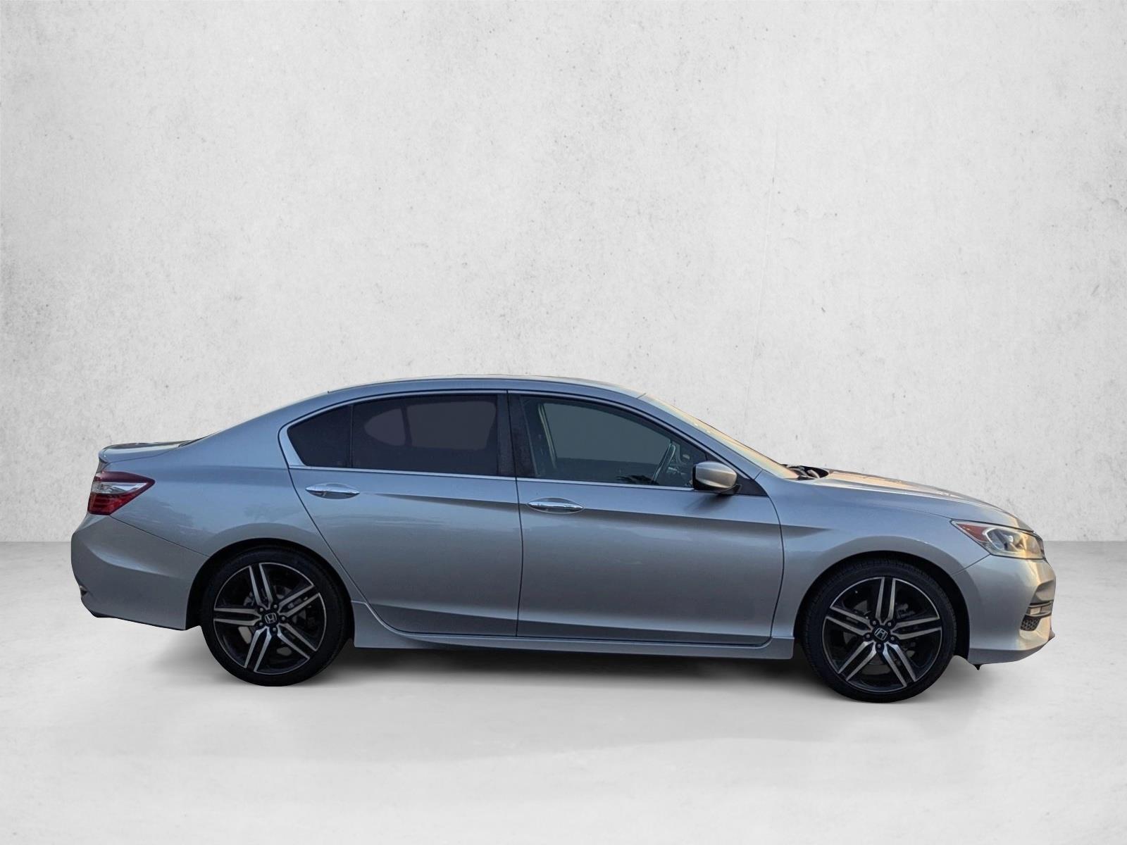 2017 Honda Accord Sport photo 4