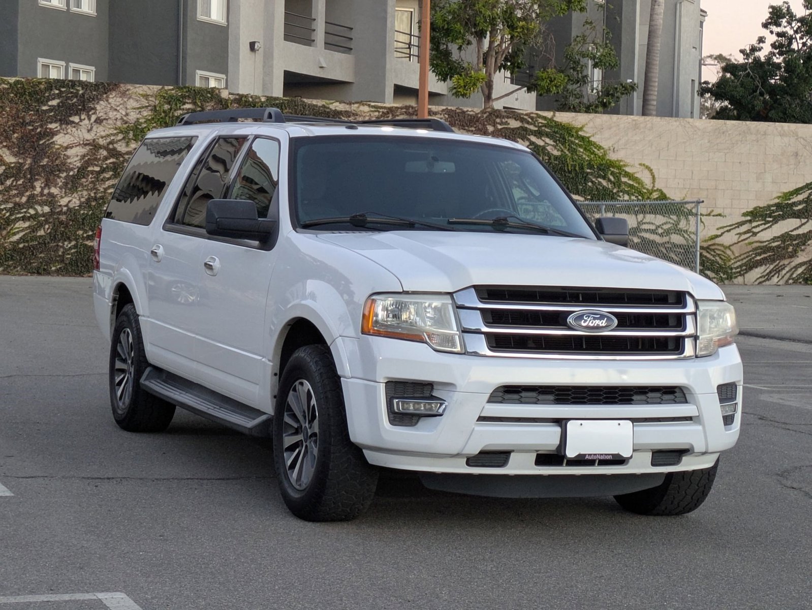 2017 Ford Expedition EL XLT photo 3